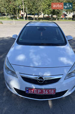 Универсал Opel Astra 2012 в 