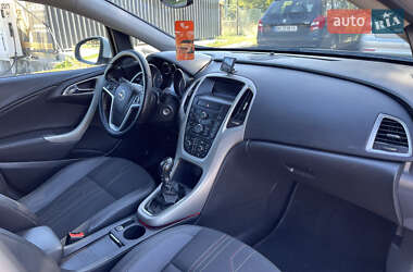 Универсал Opel Astra 2012 в 