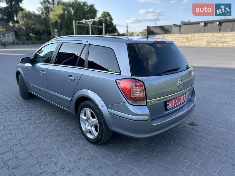 Универсал Opel Astra 2005 в Золочеве