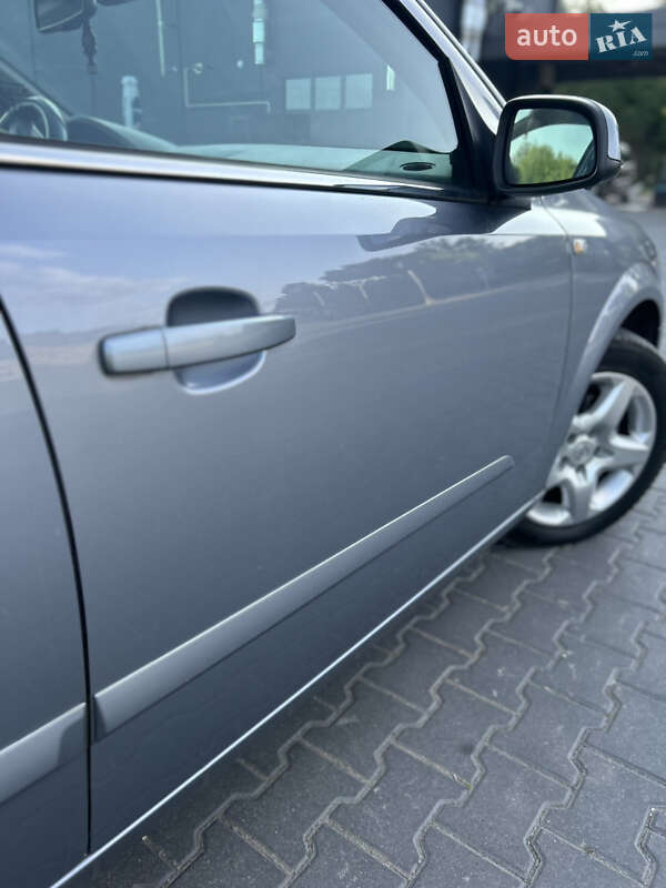 Универсал Opel Astra 2005 в Золочеве