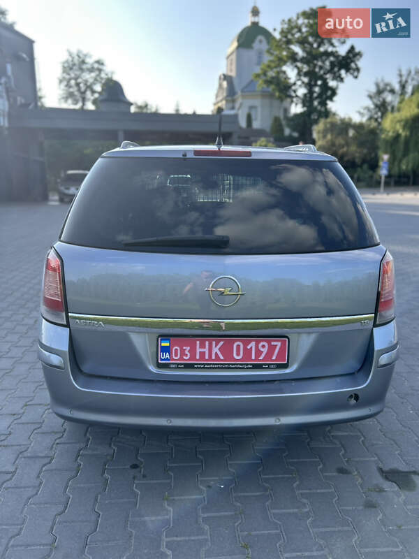Универсал Opel Astra 2005 в Золочеве
