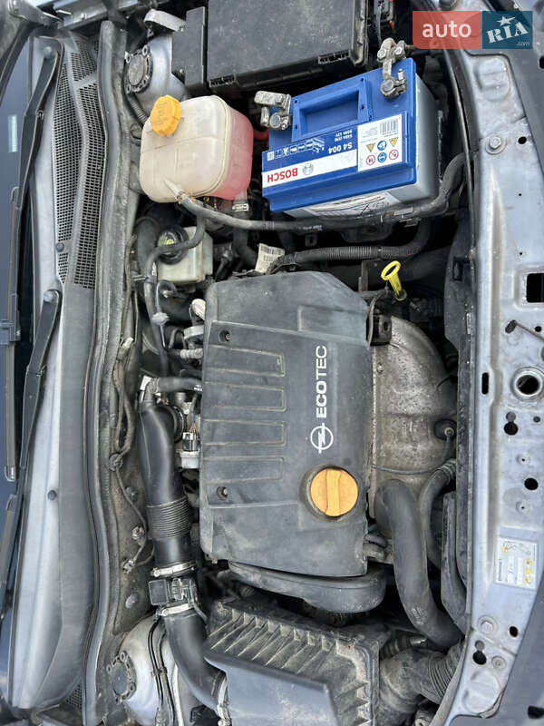 Универсал Opel Astra 2005 в Золочеве