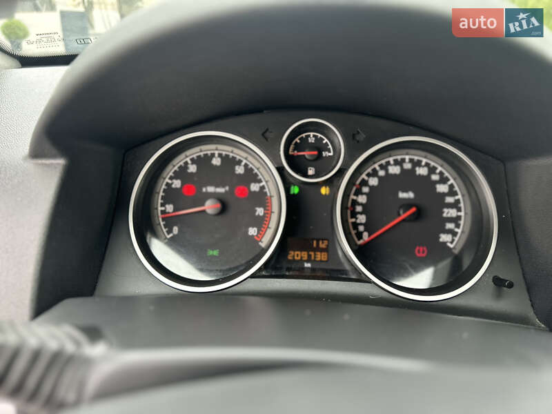 Универсал Opel Astra 2005 в Золочеве