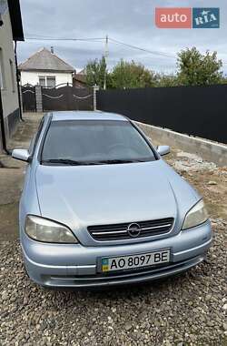 Седан Opel Astra 2004 в 