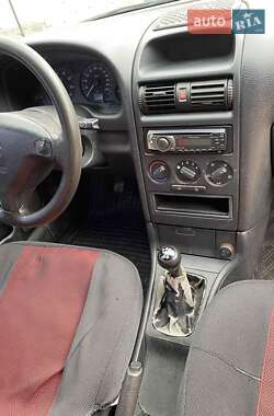 Седан Opel Astra 2004 в 