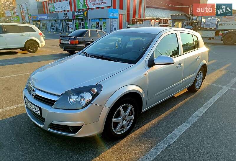 Хэтчбек Opel Astra 2006 в 