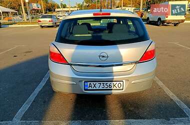 Хэтчбек Opel Astra 2006 в 