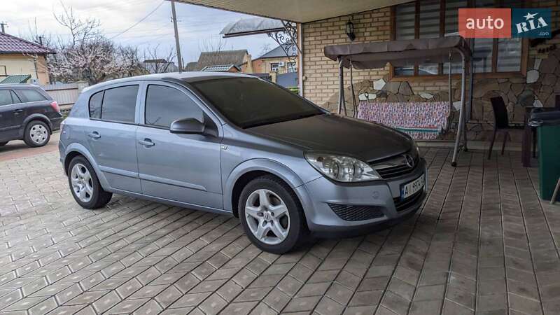 Хэтчбек Opel Astra 2007 в Обухове