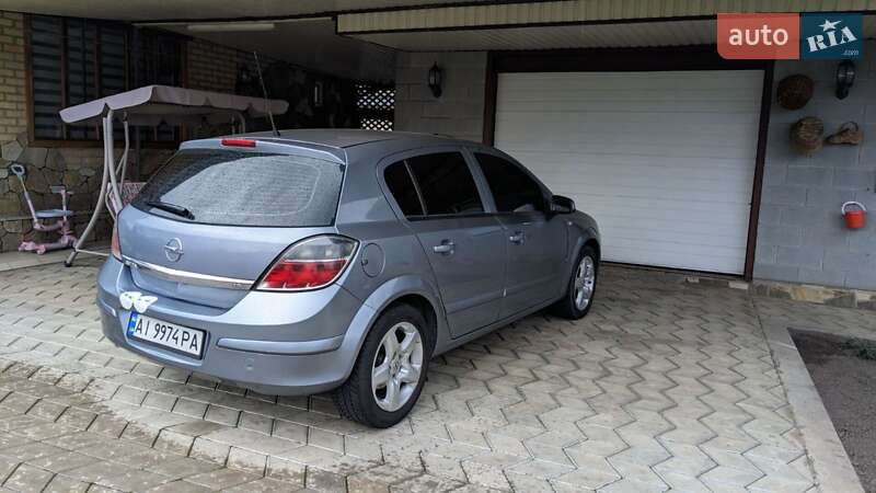 Хэтчбек Opel Astra 2007 в Обухове