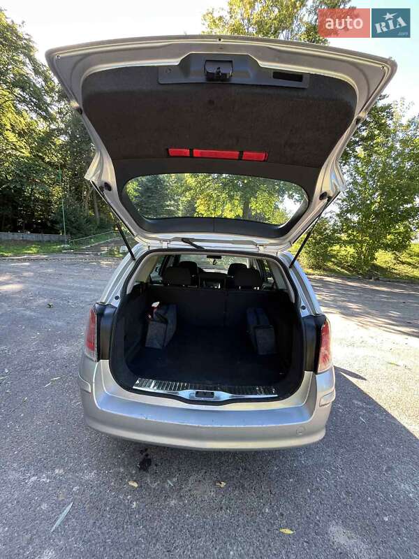 Универсал Opel Astra 2006 в Рава-Русской