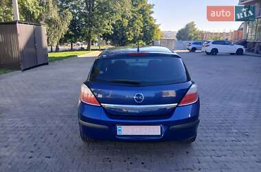Хэтчбек Opel Astra 2005 в 