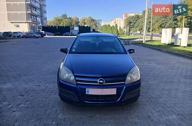 Хэтчбек Opel Astra 2005 в 