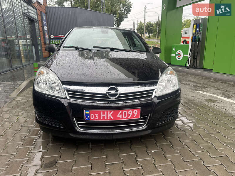 Хэтчбек Opel Astra 2009 в 