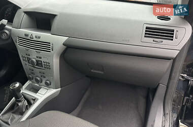 Хэтчбек Opel Astra 2009 в 
