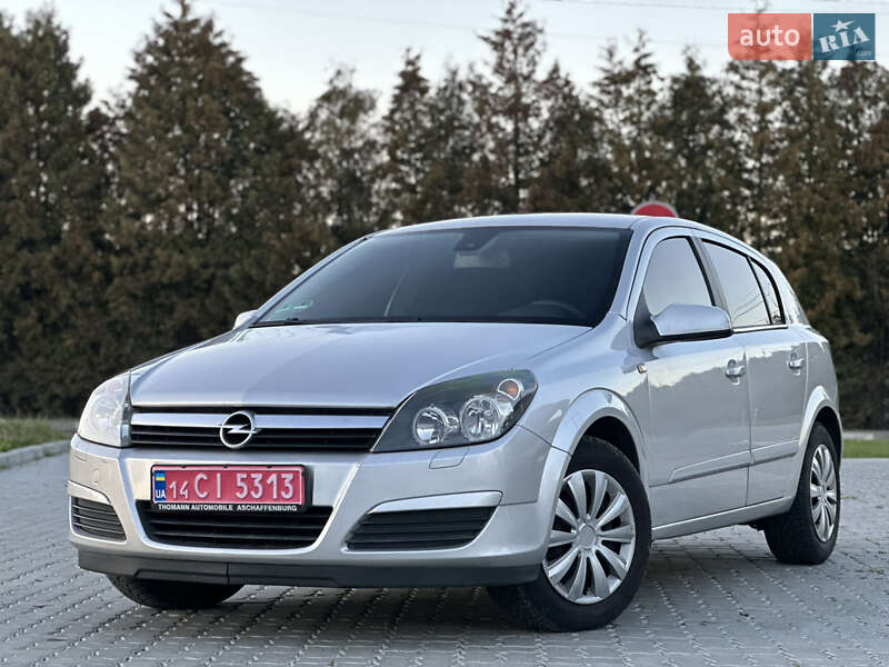Хэтчбек Opel Astra 2005 в 