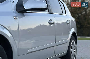 Хэтчбек Opel Astra 2005 в 