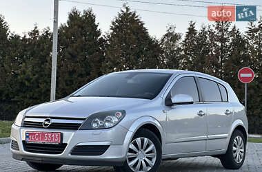 Хэтчбек Opel Astra 2005 в 