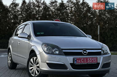 Хэтчбек Opel Astra 2005 в 
