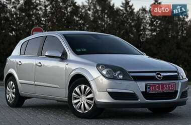 Хэтчбек Opel Astra 2005 в 
