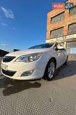 Универсал Opel Astra 2011 в 