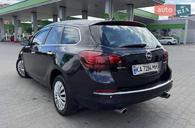 Универсал Opel Astra 2013 в 