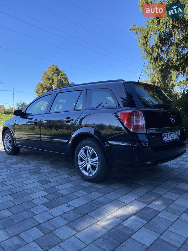 Универсал Opel Astra 2005 в Староконстантинове