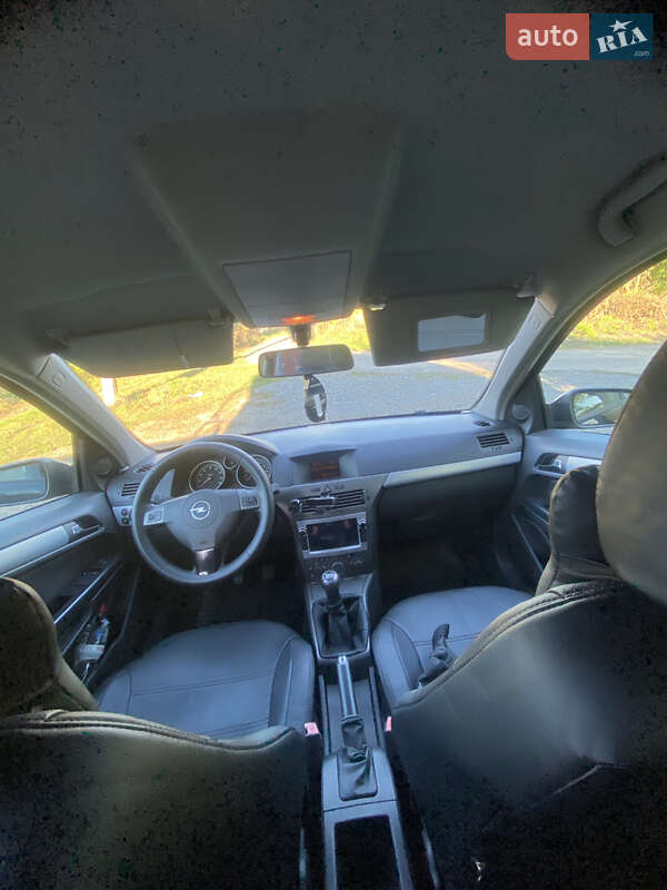 Универсал Opel Astra 2005 в Староконстантинове