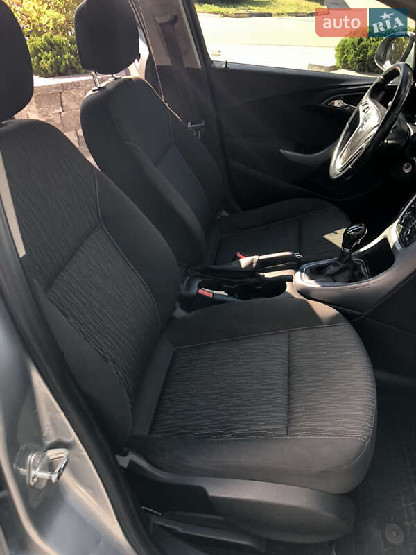 Универсал Opel Astra 2014 в Киеве