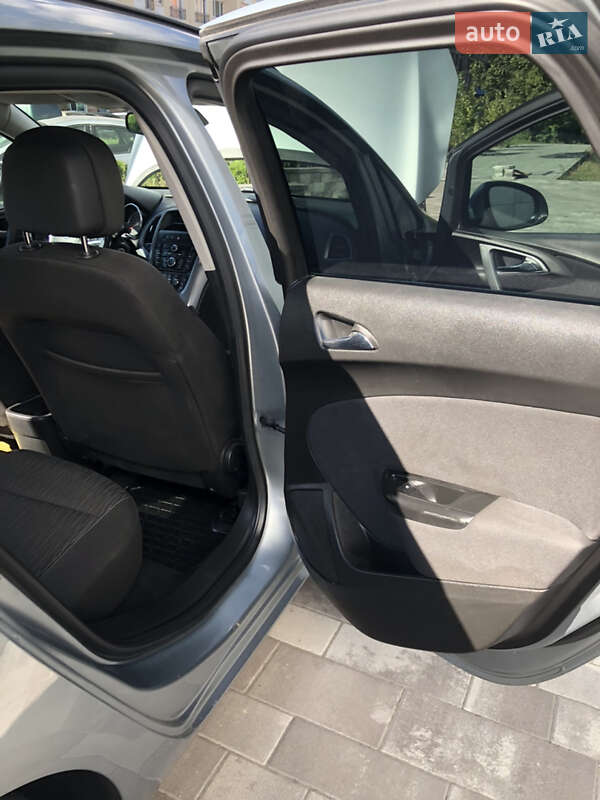 Универсал Opel Astra 2014 в Киеве