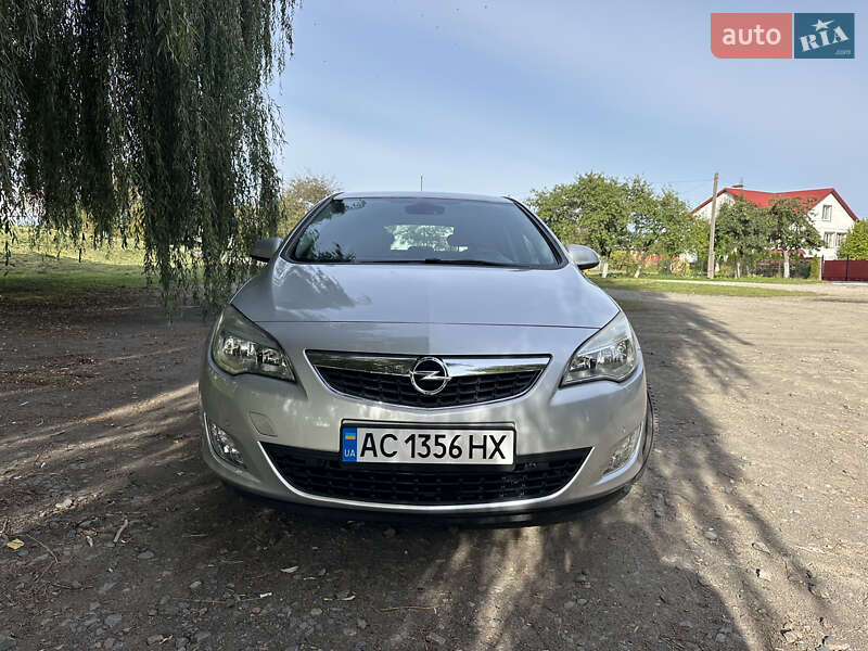 Хэтчбек Opel Astra 2011 в Владимире
