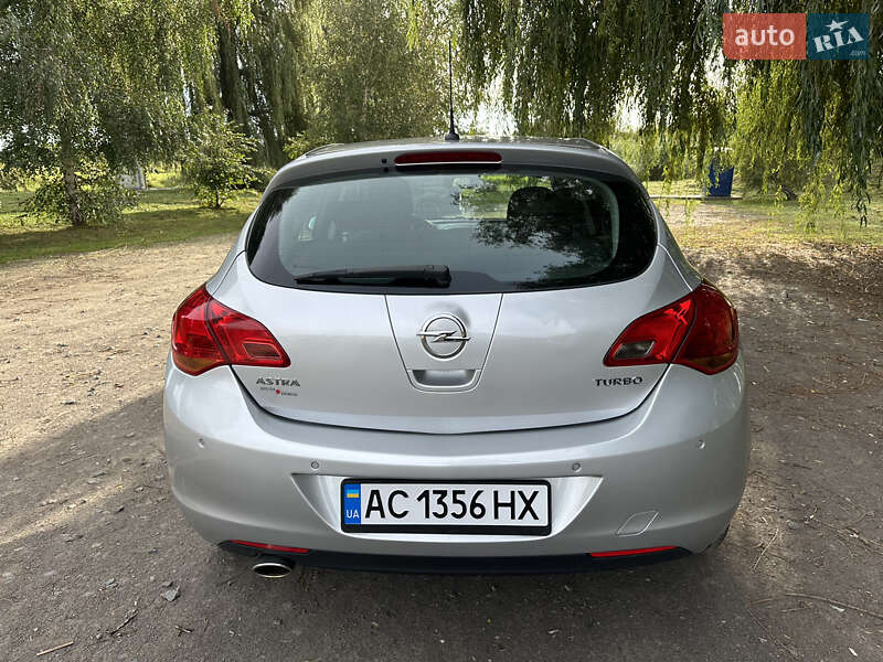 Хэтчбек Opel Astra 2011 в Владимире