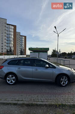 Універсал Opel Astra 2012 в Калуші