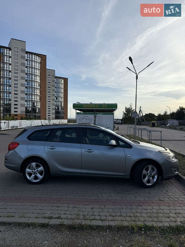 Opel Astra 2012
