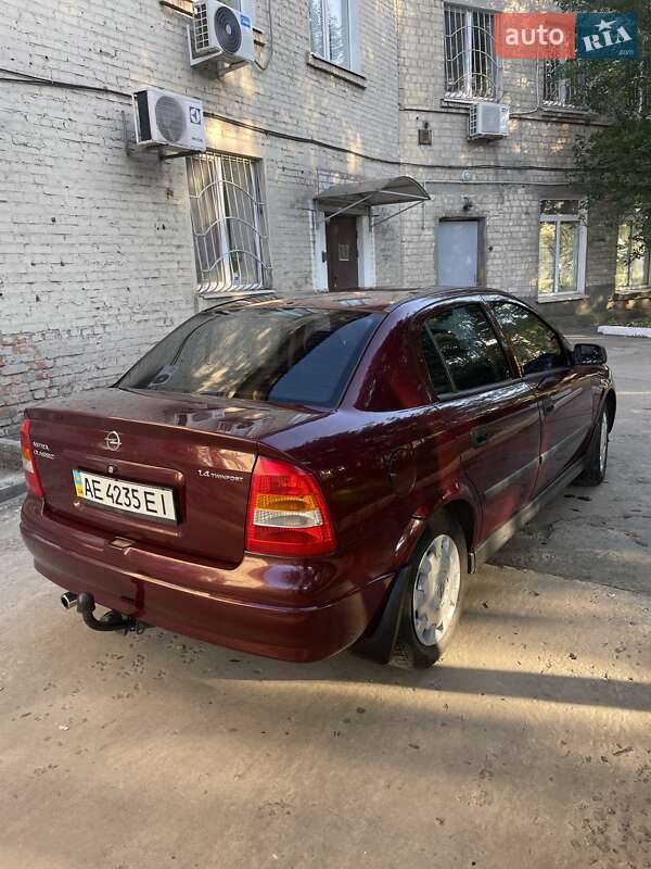 Седан Opel Astra 2007 в Днепре