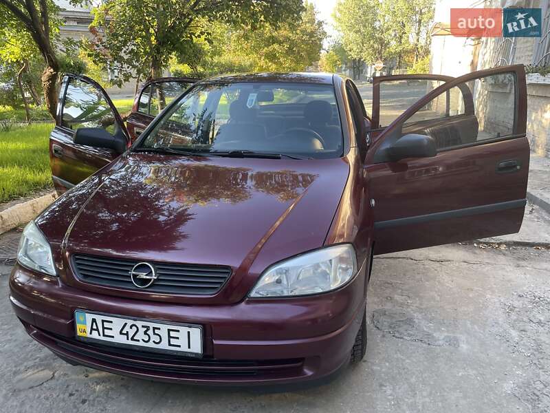 Седан Opel Astra 2007 в Днепре