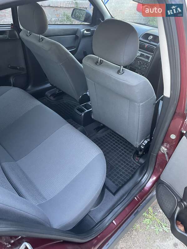 Седан Opel Astra 2007 в Днепре