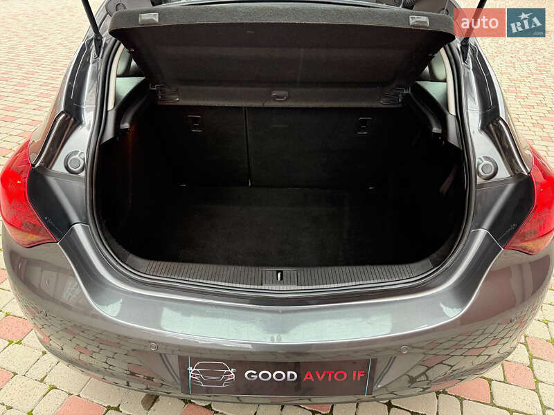 Хэтчбек Opel Astra 2010 в Ивано-Франковске