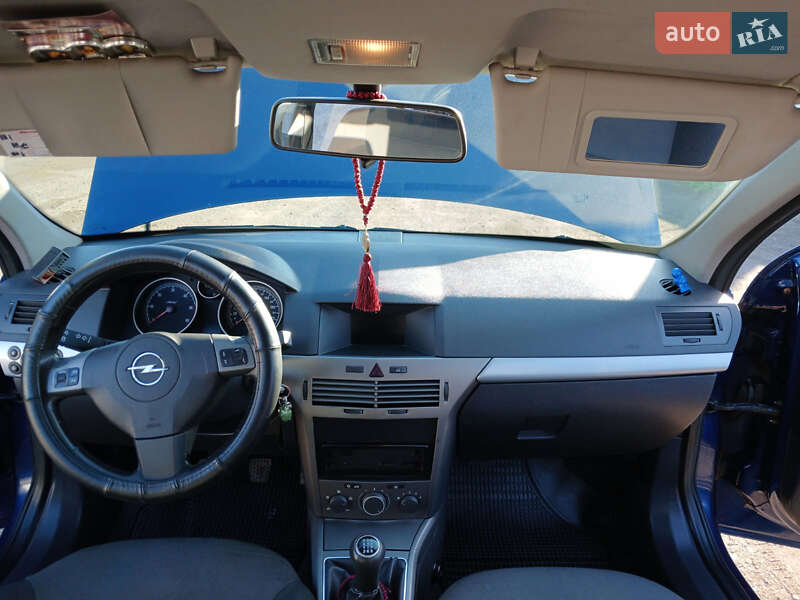 Универсал Opel Astra 2006 в Мукачево