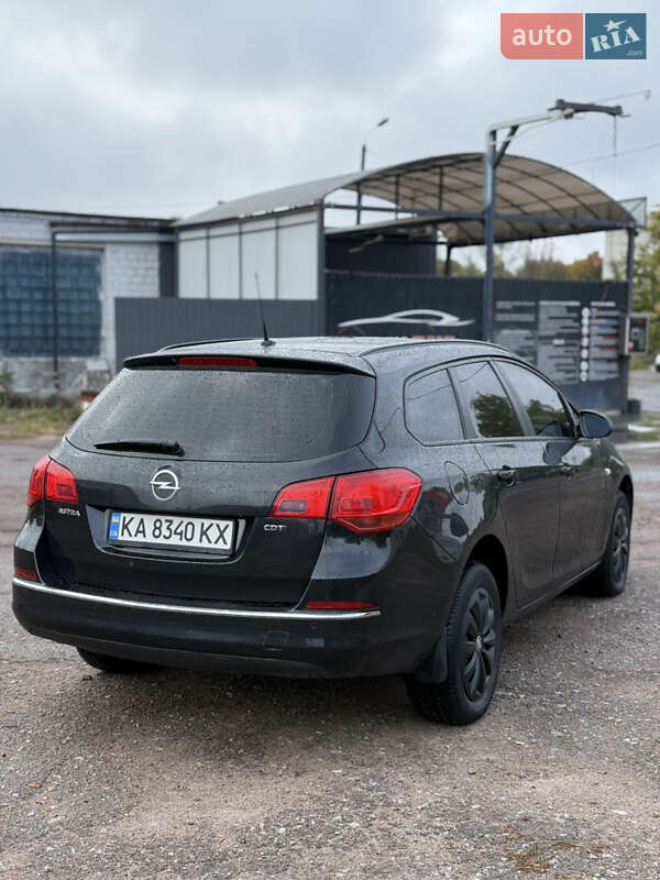 Универсал Opel Astra 2012 в Чернигове