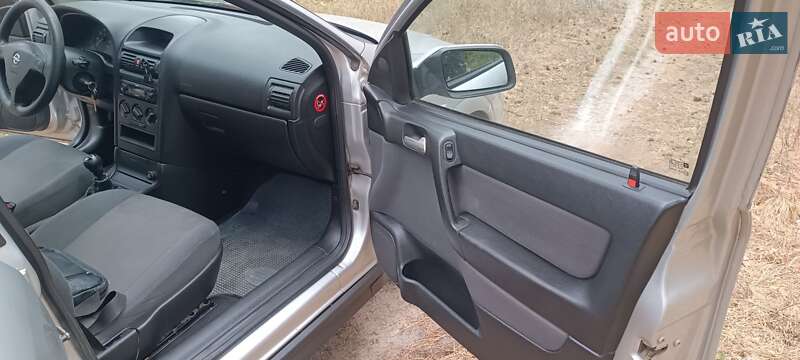 Хэтчбек Opel Astra 2007 в Зачепиловке