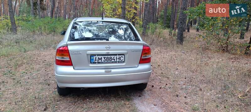 Хэтчбек Opel Astra 2007 в Зачепиловке