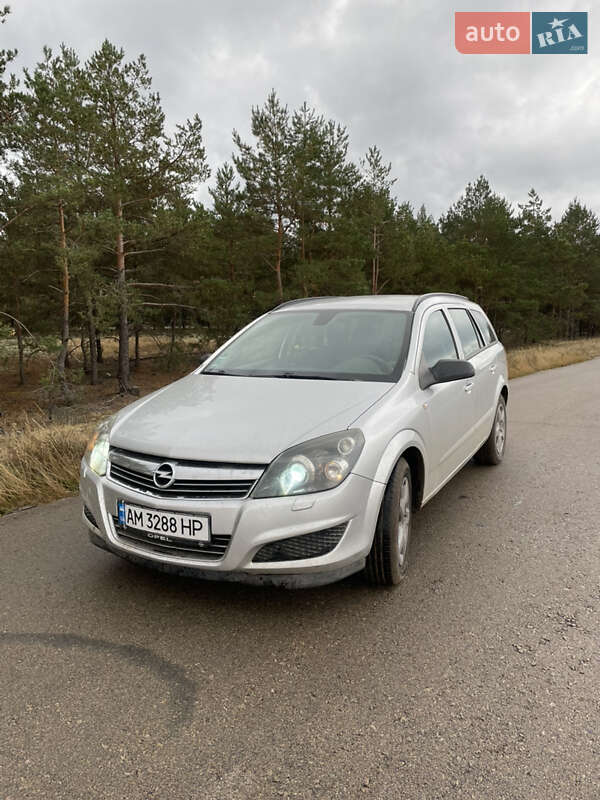 Универсал Opel Astra 2008 в Олевске