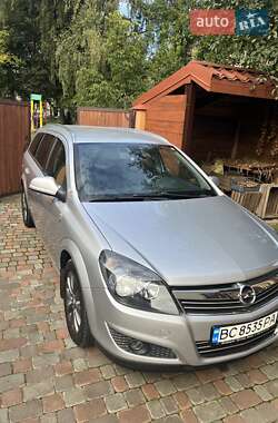 Універсал Opel Astra 2010 в Львові