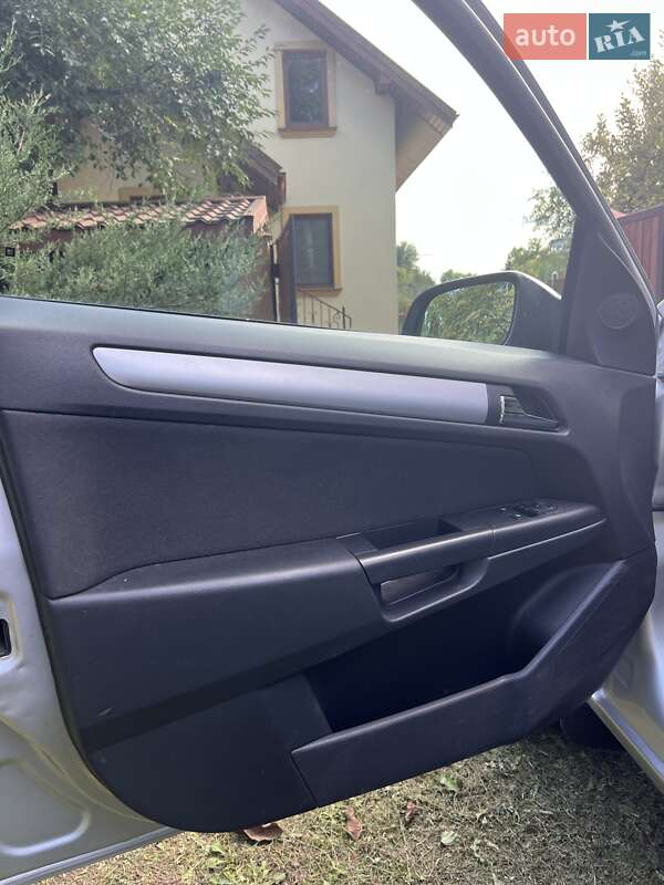 Универсал Opel Astra 2010 в Львове фото 14 Универсал Opel Astra 2010 в Львове