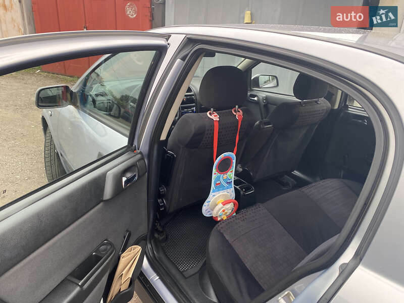 Седан Opel Astra 2002 в Черкассах
