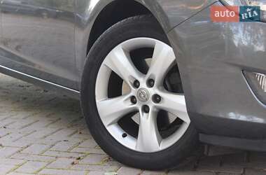Универсал Opel Astra 2011 в 