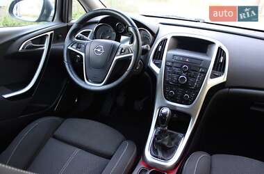 Универсал Opel Astra 2011 в 