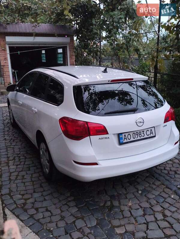 Opel Astra 2012