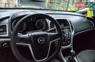 Универсал Opel Astra 2012 в 