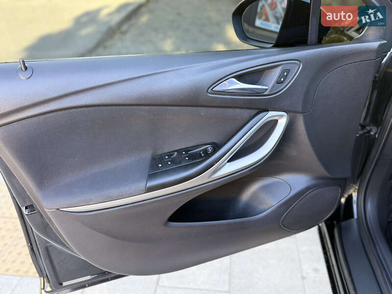 Универсал Opel Astra 2017 в Днепре